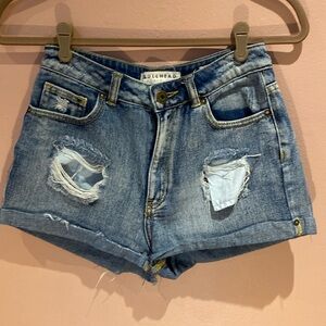 Bullhead mom short junior size 3